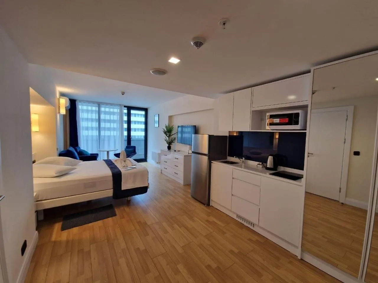Glamorous Sea View Aparthotel In Orbi City 바투미 5*,  조지아